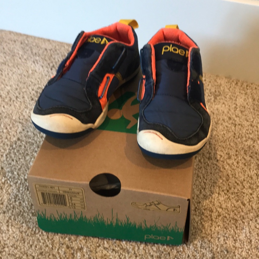 Plae Ty shoes toddler size 8